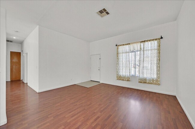 Foto del edificio - Well kept 3 bedroom, single story home located in Henderson neighborhood