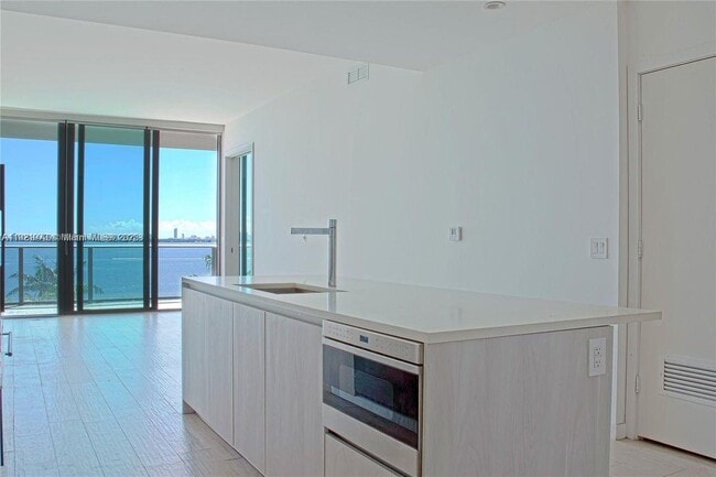 Foto del edificio - 480 NE 31st St