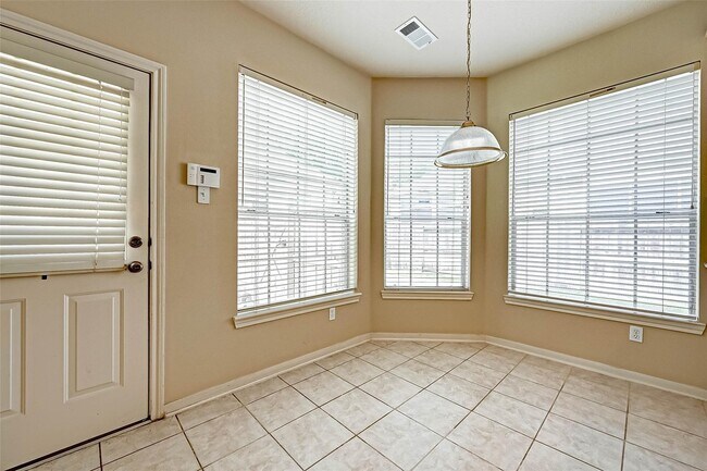Building Photo - 12419 Shadycrest Dr