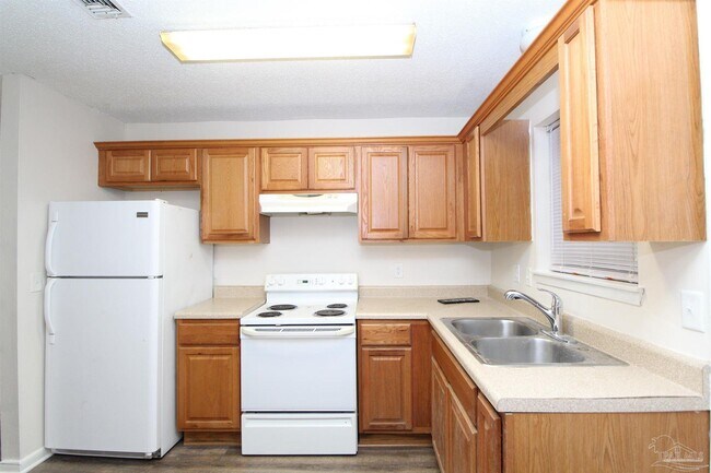 Building Photo - 1610 Sunny Ridge Ln