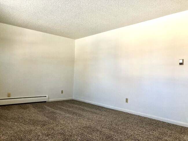 Building Photo - 830 N Taft Ave