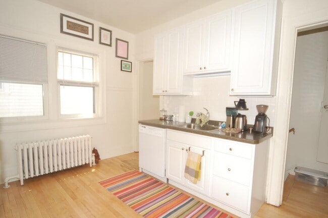 Foto del edificio - 3128 N Shepard Ave