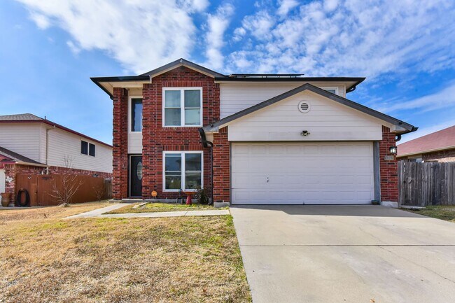 Foto del edificio - 2-Story 3 Bedroom, 3 Bathroom Home with Solar Panels!!!