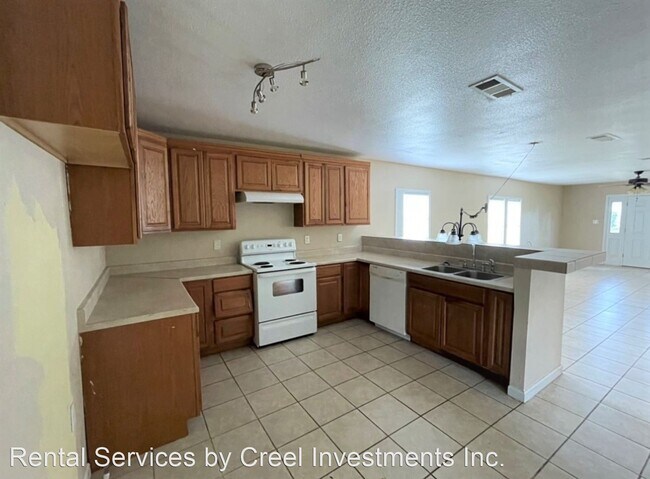 Foto del edificio - 3 br, 2 bath House - 923 Albany Street