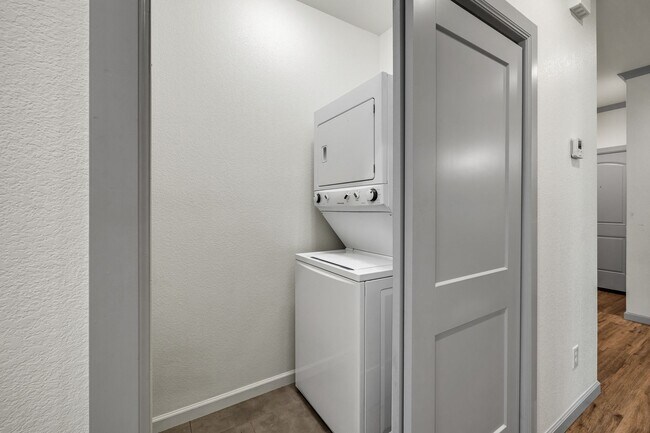 Foto del edificio - P.57 Kode Properties LLC 3507 - 3509