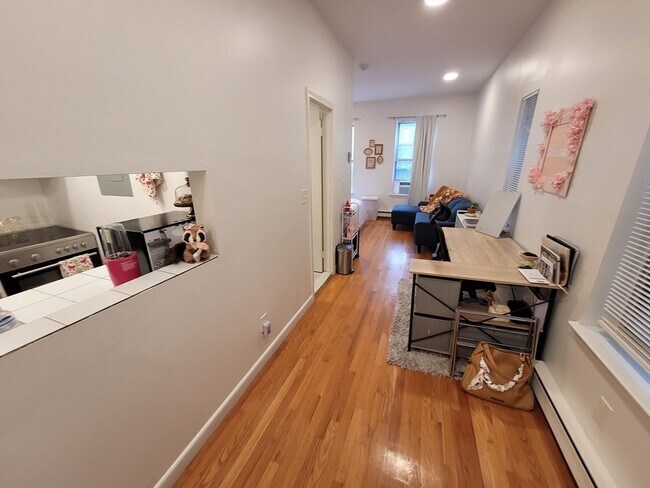 Building Photo - 11 Follen St