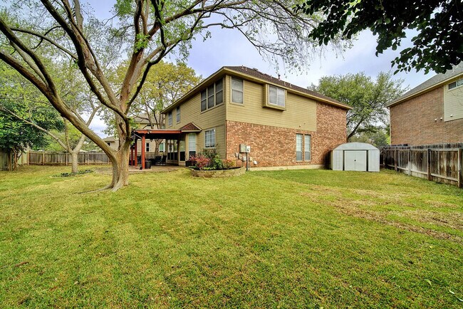 Building Photo - 16200 White Creek Cove
