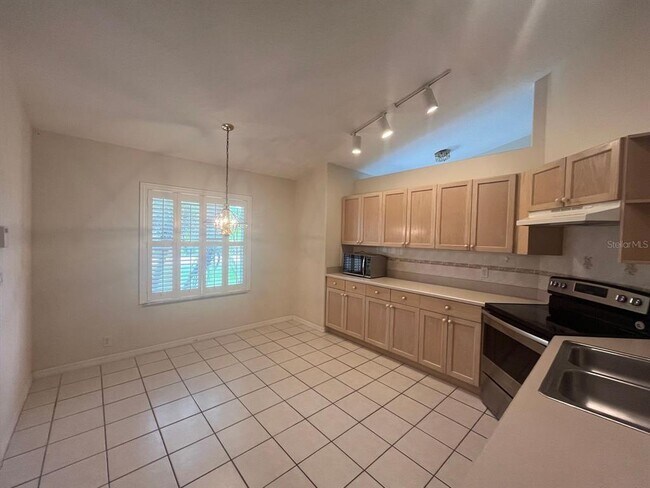 Building Photo - 30 Fenwick Ln