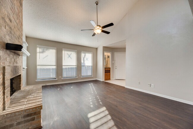 Building Photo - 620 Via Miramonte