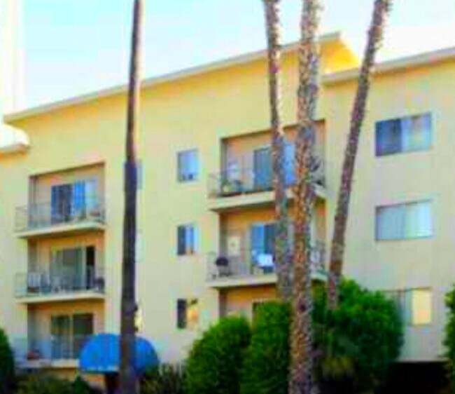 Foto del edificio - 144 S Doheny Dr