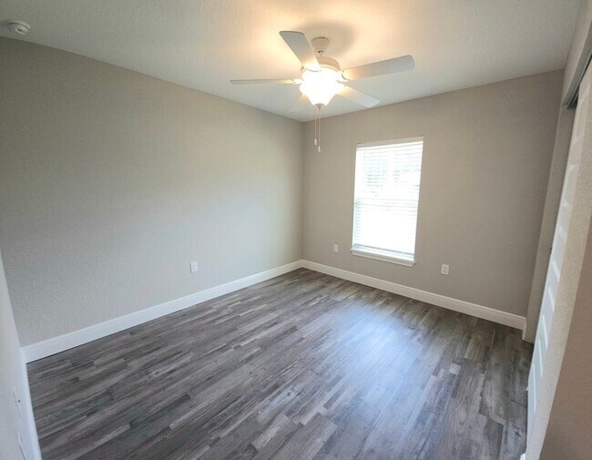 Building Photo - 9 Larch Dr