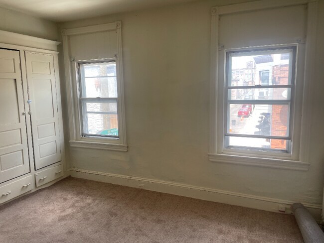 Building Photo - 516 E Willard St