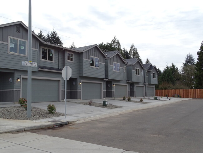 Building Photo - 5919 NE 71st Ct