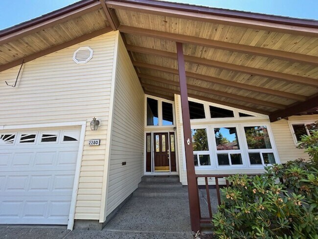 Foto del edificio - Charming 3bed/2.5Bath  Bennett Valley Home...