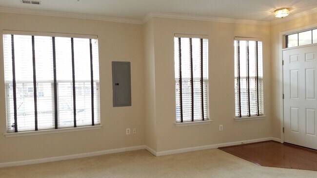 Foto del edificio - 3 Level *END UNIT* townhouse in Frederick ...