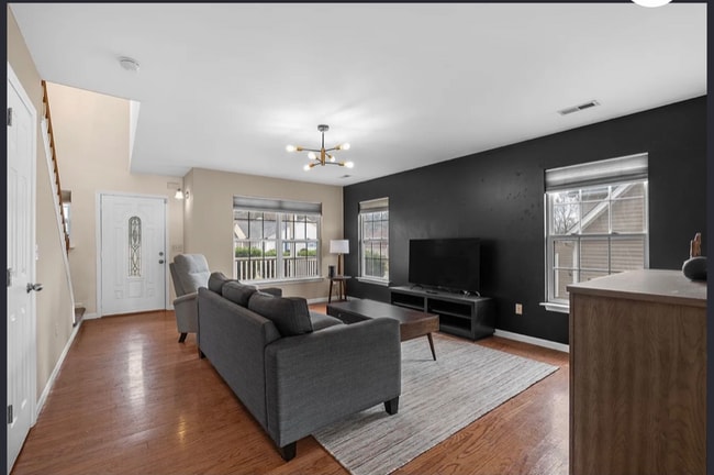 Building Photo - 100 Maximus Dr