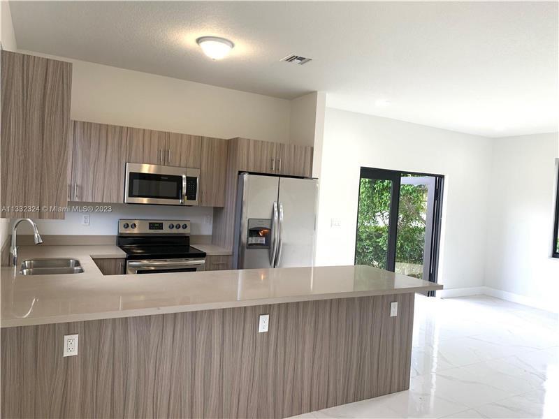 211 NW 7th Ct Unit B, Hallandale Beach, FL 33009 Condo for Rent in