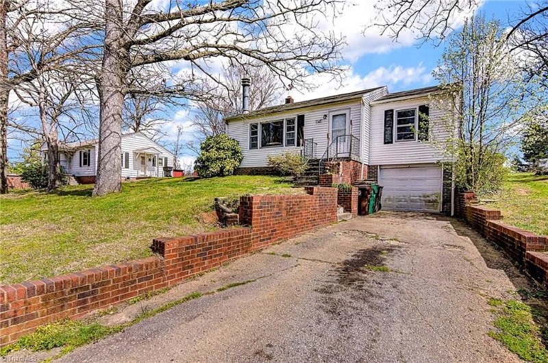 Building Photo - 708 Miller St