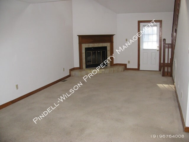 Building Photo - Top of the Pines Spacious Townhome