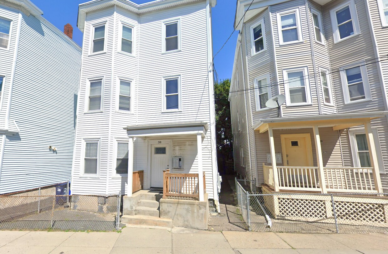 Primary Photo - 38 Crescent Ave