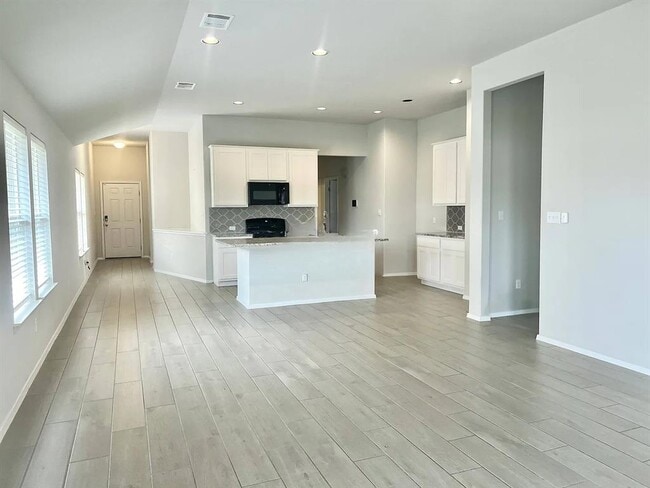 Foto del edificio - 1340 Low Branch Ln