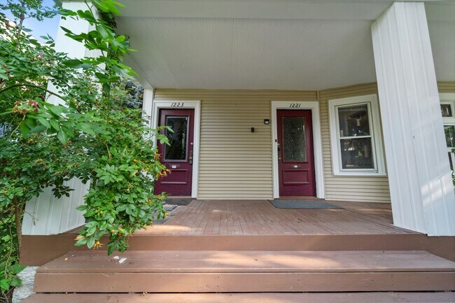 Foto del edificio - 1223 Dayton Ave