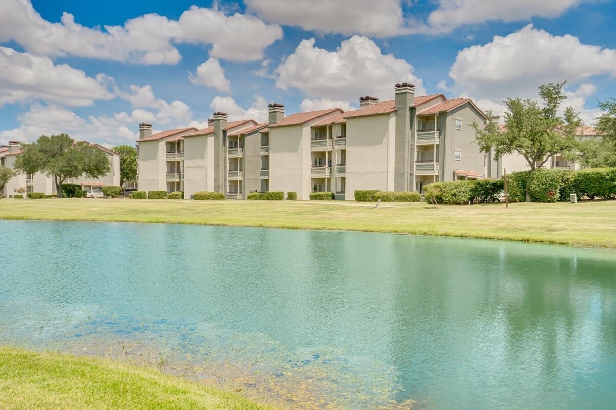 Summer Bend Apartments in Irving, TX