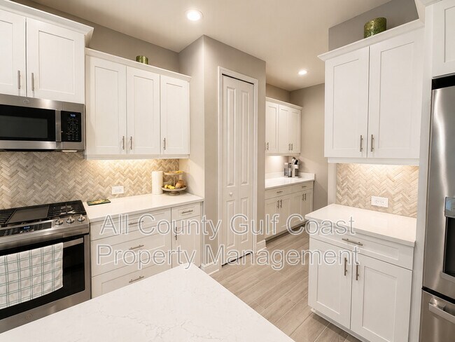 Building Photo - 10194 Canaveral Cir