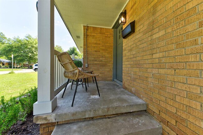 Building Photo - 1510 Melrose Dr