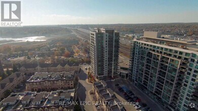 Building Photo - 1215-1215 Bayly St