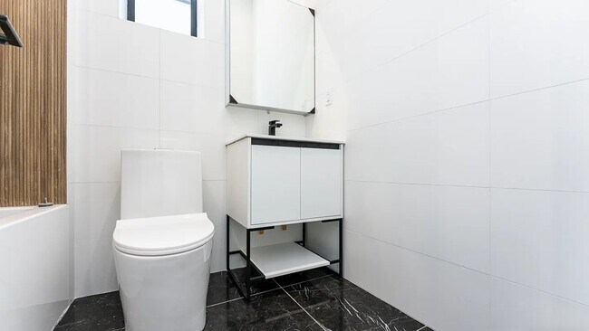 Foto del edificio - 1330 St Johns Pl