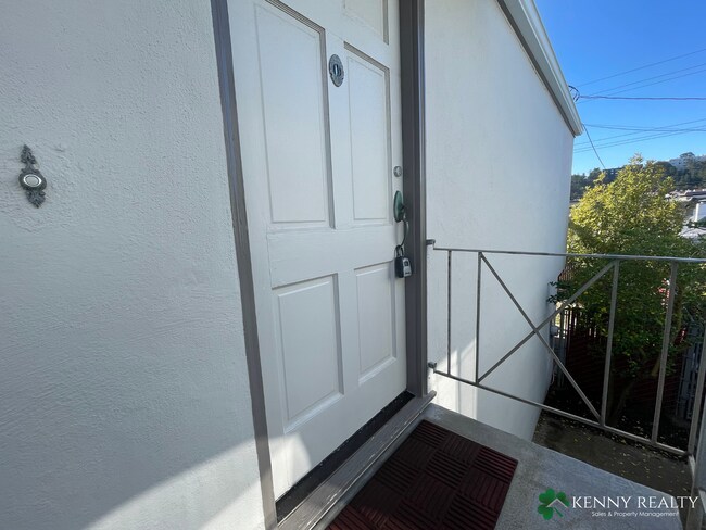 Foto del edificio - Remodeled Three Bedroom Plus Bonus Room House in Daly City