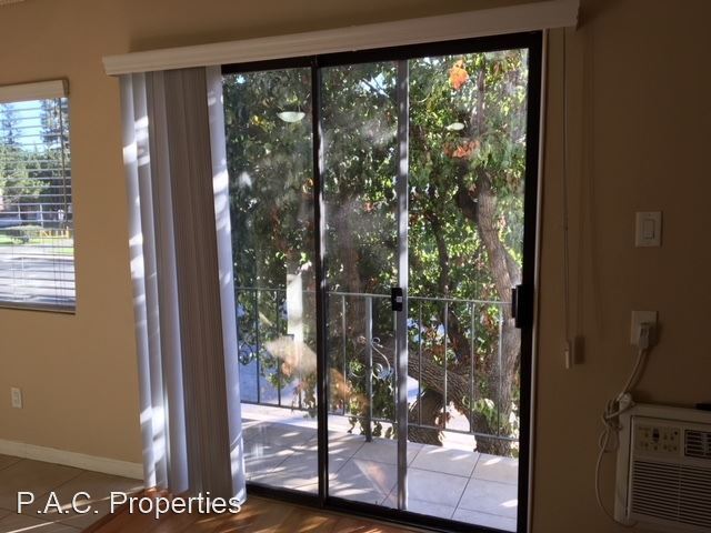 Building Photo - 1 br, 1 bath Apartment - 13019 Oxnard Stre...