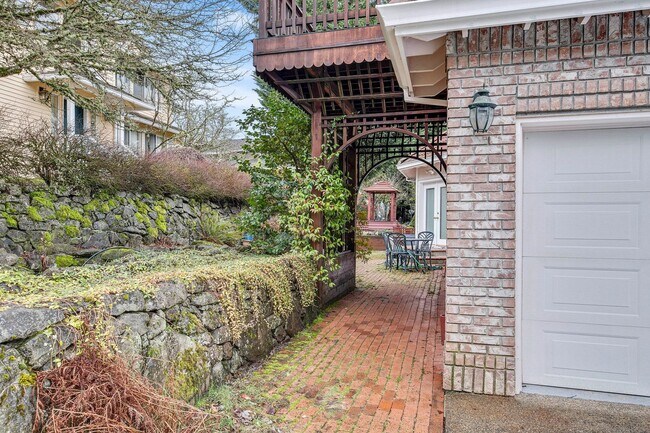 Foto del edificio - Beautiful Beaverton Home with Office & 3 Full Baths! | MOVE IN SPECIAL