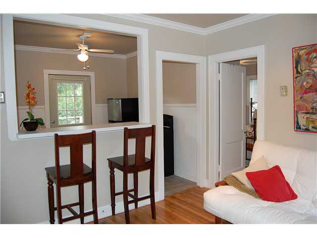 Foto del edificio - Charming Hyde Park Garage Apartment with Hardwood Floors & Private Deck