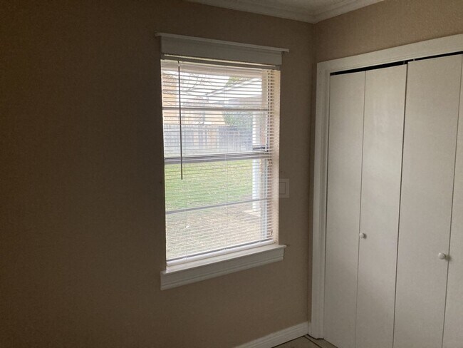 Building Photo - 600 Skyline Ave, Killeen