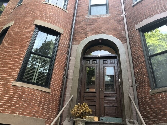 Building Photo - 31 Dwight St