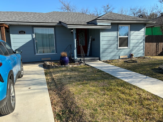 Building Photo - 404 Bryson St