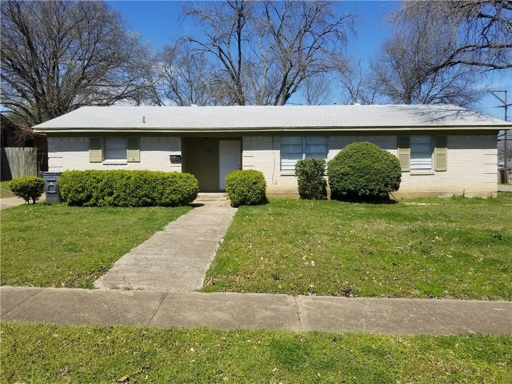 Primary Photo - 807 Havenwood Dr
