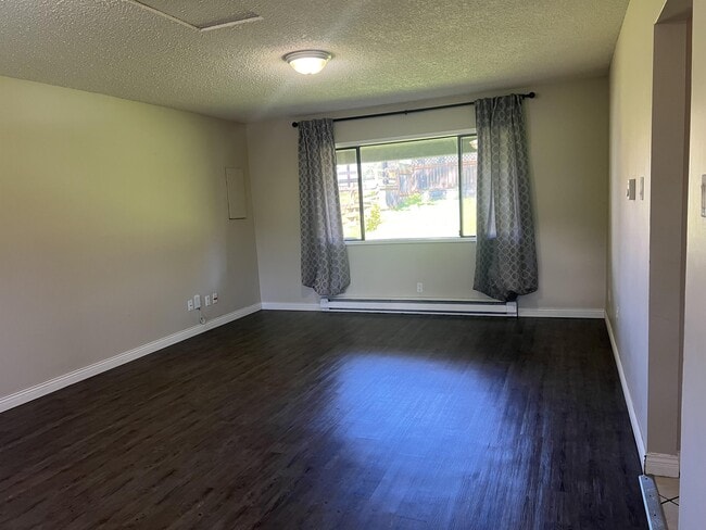 Building Photo - 2325 Bowen Rd