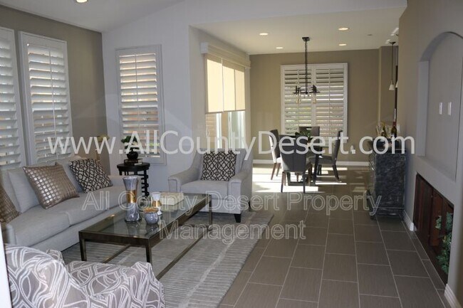 Foto del edificio - 52294 Rosewood Ln