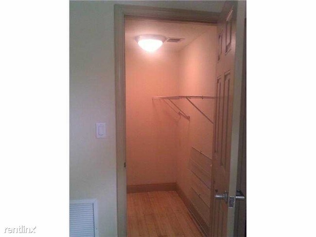 Building Photo - 1 br, 1 bath  - 660 NE 11th Ave Apt 104