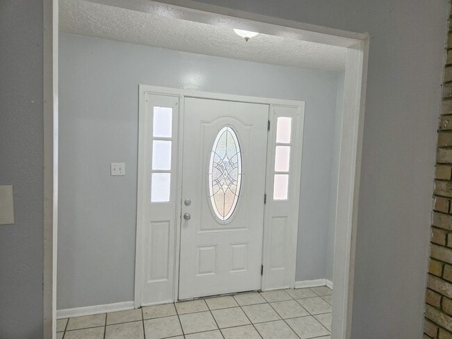 Building Photo - 5270 Wildwood Dr