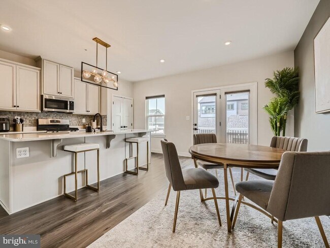 Foto del edificio - 6404 Falconwood St