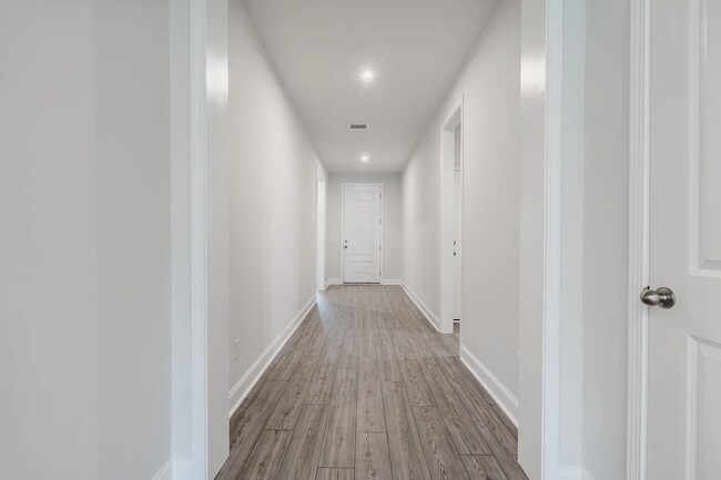 Foto del edificio - 192 Dendron Dr