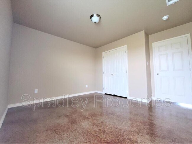 Building Photo - 1526 Kal Ct