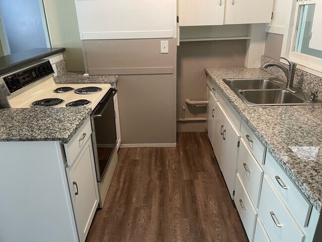 Building Photo - **MOVE-IN SPECIAL - $200 from 1st Month's ...