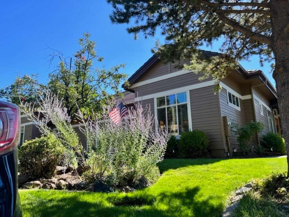 Primary Photo - Exquisite furnished 3-bdr in Skyliner Summ...