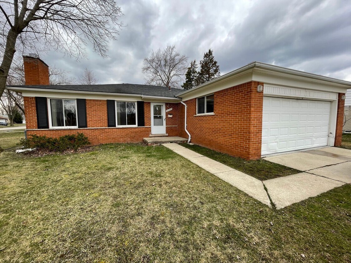 Primary Photo - Beautiful Ranch in Desirable Neighborhood