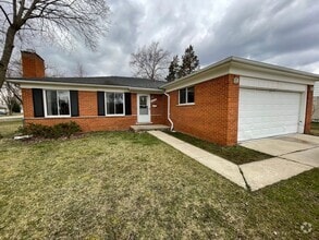 Building Photo - 27935 E Larkmoor
